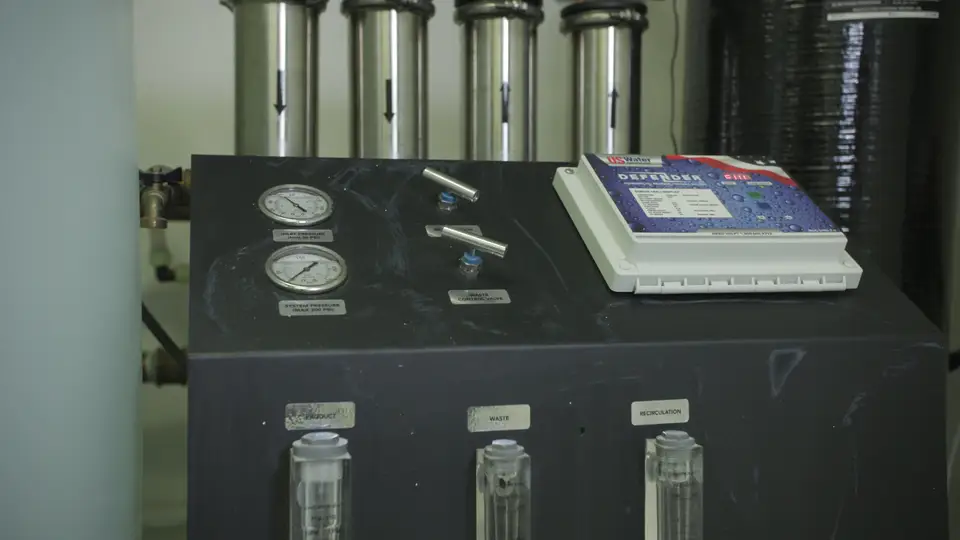 Reverse osmosis system control panel with pressure gauges and flow meters
